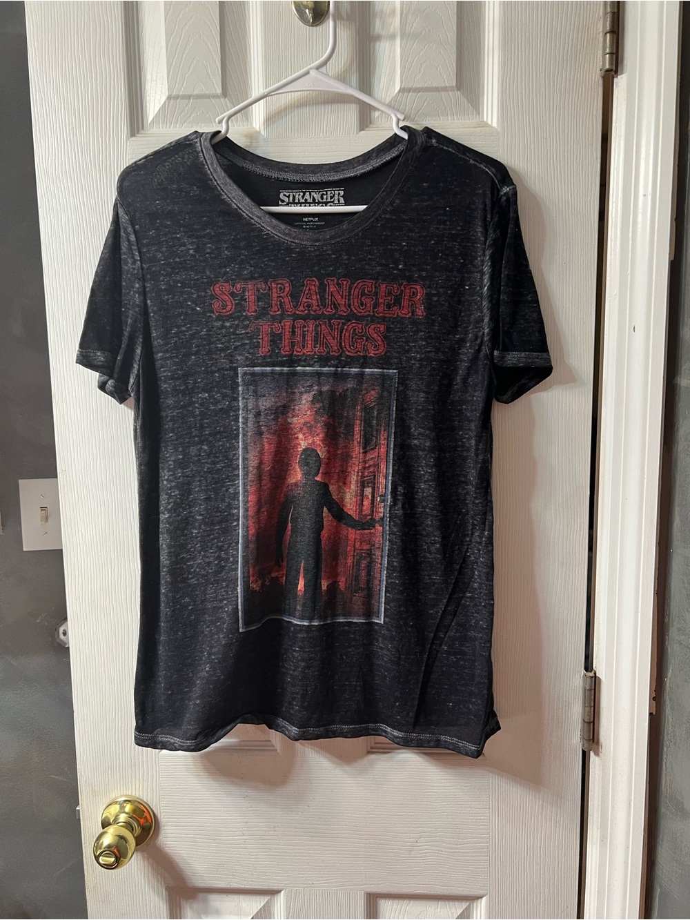 Netflix Stranger Things Burnout Black Graphic T-Shirt – Women’s Large Fandom